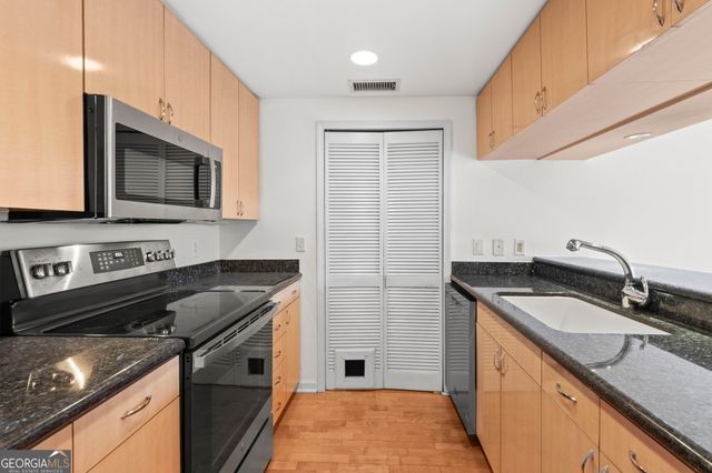 3481 Lakeside Drive NE 902, Atlanta, GA 30326