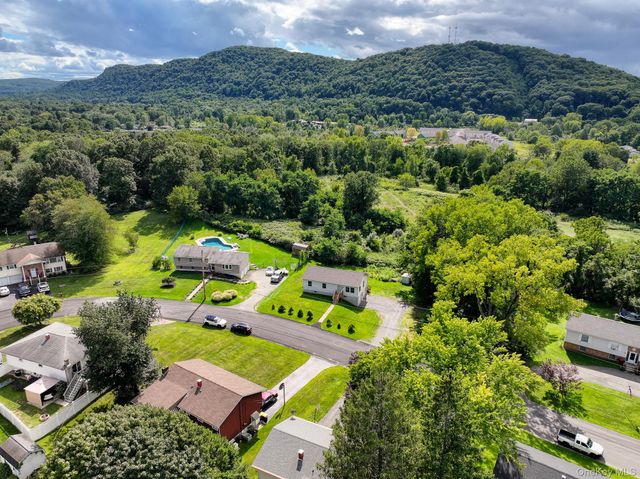 200 Doris Street, Port Ewen, NY 12466