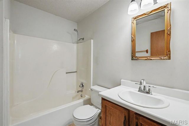 234 Carriage Court, Washington, MO 63090