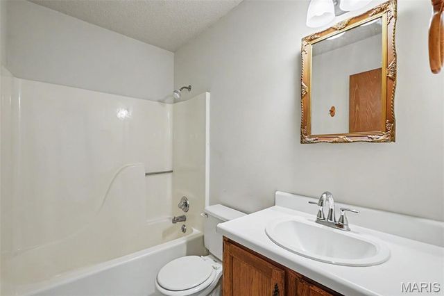 234 Carriage Court, Washington, MO 63090