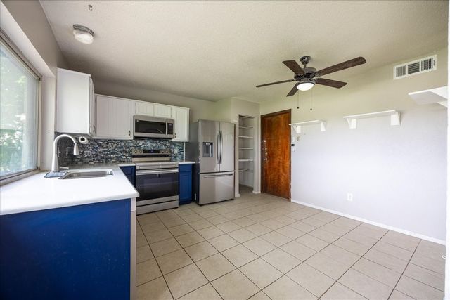 722 Meadowglen Drive, Duncanville, TX 75137
