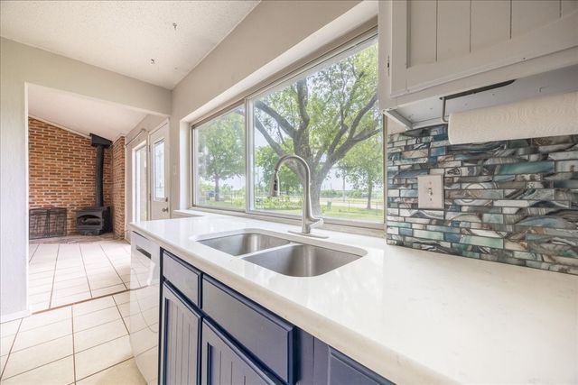 722 Meadowglen Drive, Duncanville, TX 75137