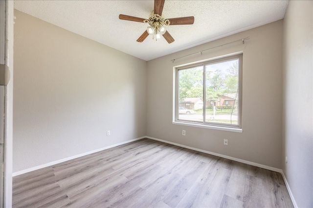 722 Meadowglen Drive, Duncanville, TX 75137