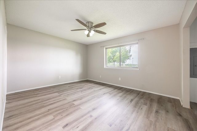 722 Meadowglen Drive, Duncanville, TX 75137