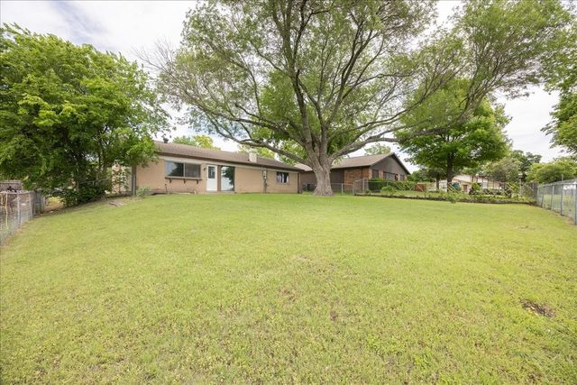 722 Meadowglen Drive, Duncanville, TX 75137