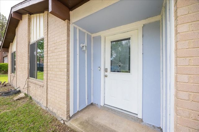 722 Meadowglen Drive, Duncanville, TX 75137