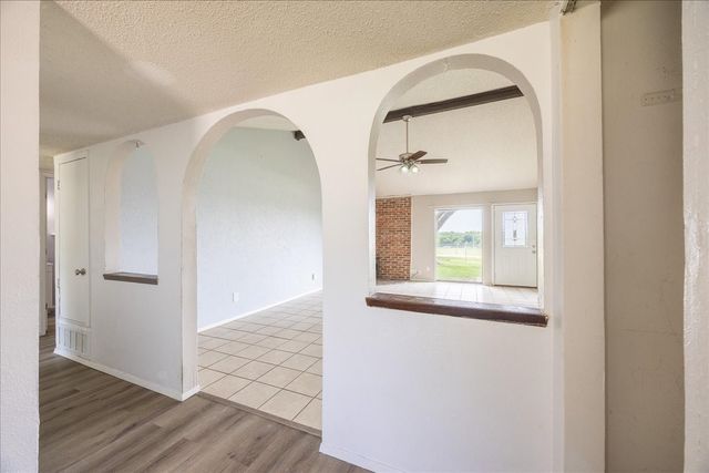 722 Meadowglen Drive, Duncanville, TX 75137