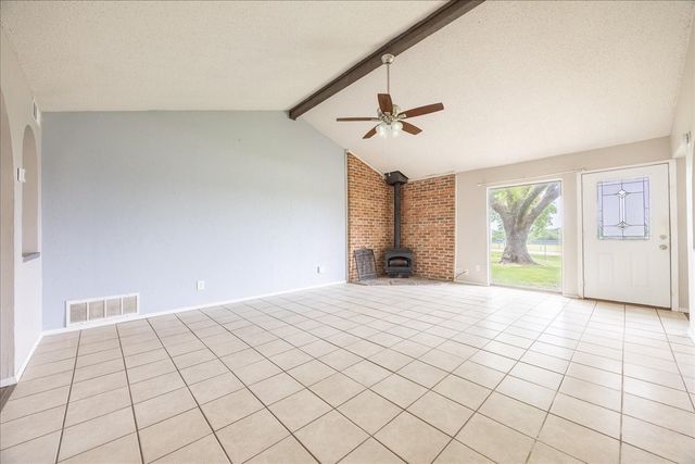 722 Meadowglen Drive, Duncanville, TX 75137