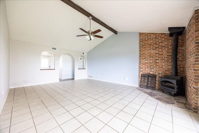 722 Meadowglen Drive, Duncanville, TX 75137