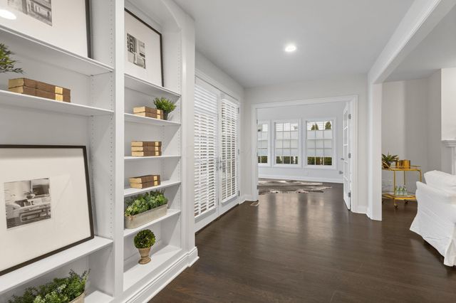 10 Pickett Place, New Albany, OH 43054