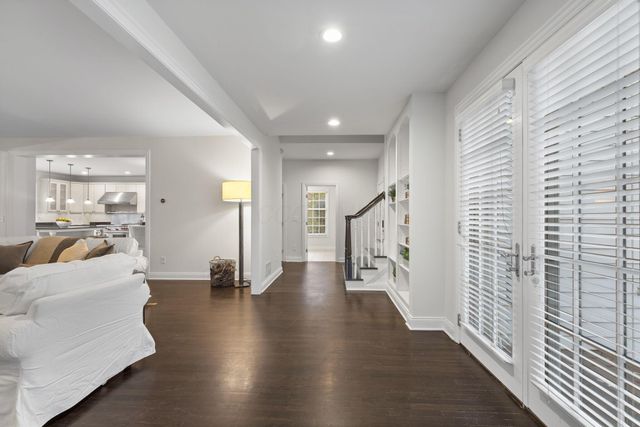 10 Pickett Place, New Albany, OH 43054