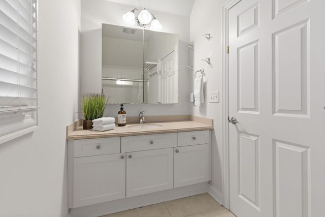 10 Pickett Place, New Albany, OH 43054