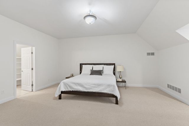 10 Pickett Place, New Albany, OH 43054