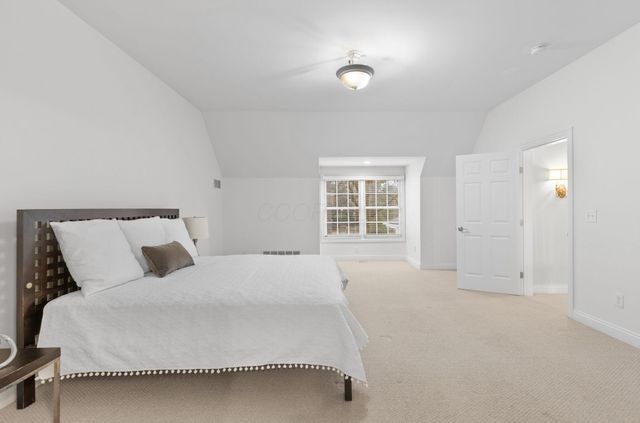 10 Pickett Place, New Albany, OH 43054