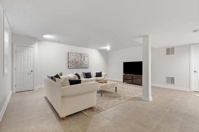 10 Pickett Place, New Albany, OH 43054