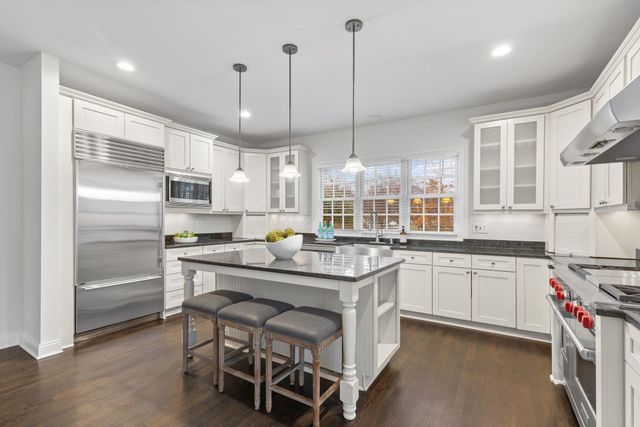 10 Pickett Place, New Albany, OH 43054