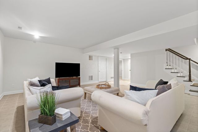 10 Pickett Place, New Albany, OH 43054