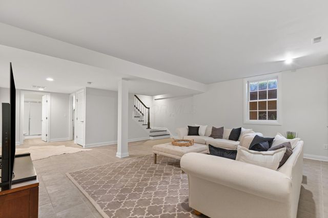 10 Pickett Place, New Albany, OH 43054