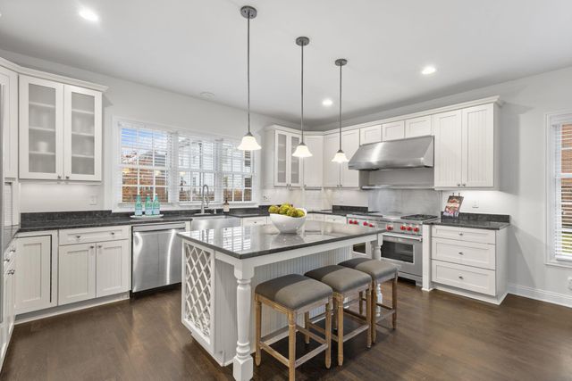 10 Pickett Place, New Albany, OH 43054