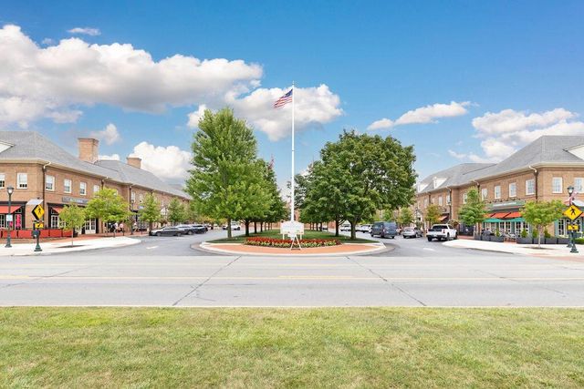 10 Pickett Place, New Albany, OH 43054