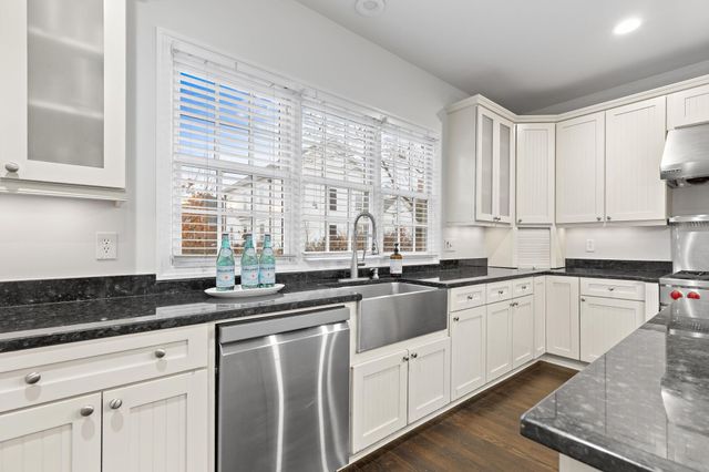 10 Pickett Place, New Albany, OH 43054