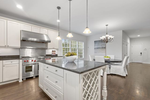 10 Pickett Place, New Albany, OH 43054