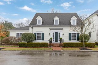 10 Pickett Place, New Albany, OH 43054