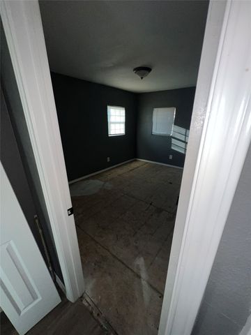 3116 6th Avenue, Fort Worth, TX 76110