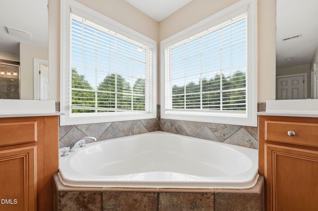 5816 Acorn Knoll Place, Mebane, NC 27302