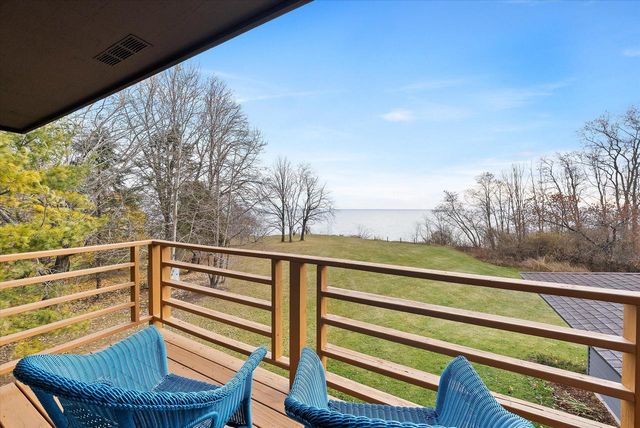 1859 Dynna DRIVE, Grafton, WI 53024