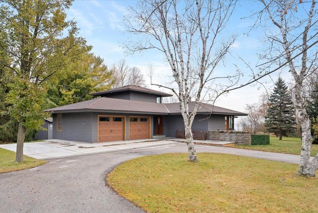 1859 Dynna DRIVE, Grafton, WI 53024
