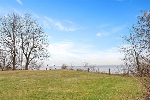 1859 Dynna DRIVE, Grafton, WI 53024