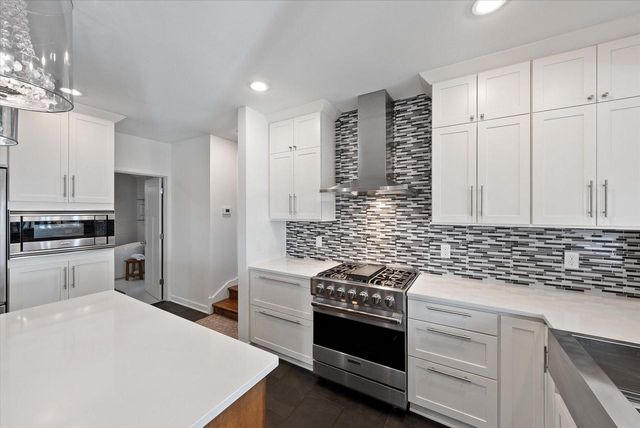 1859 Dynna DRIVE, Grafton, WI 53024
