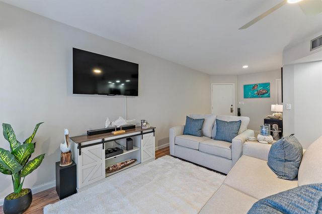 1605 S US Highway V6-104, Jupiter, FL 33477