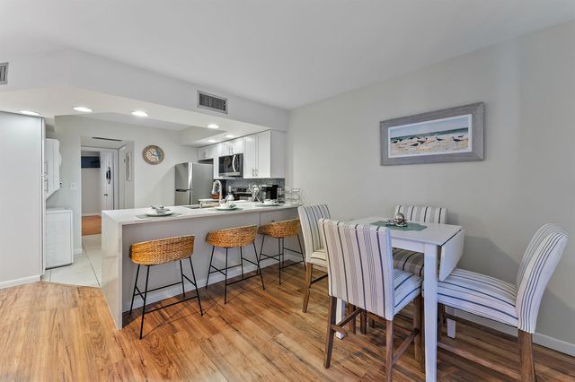 1605 S US Highway V6-104, Jupiter, FL 33477