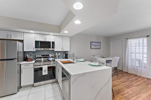 1605 S US Highway V6-104, Jupiter, FL 33477