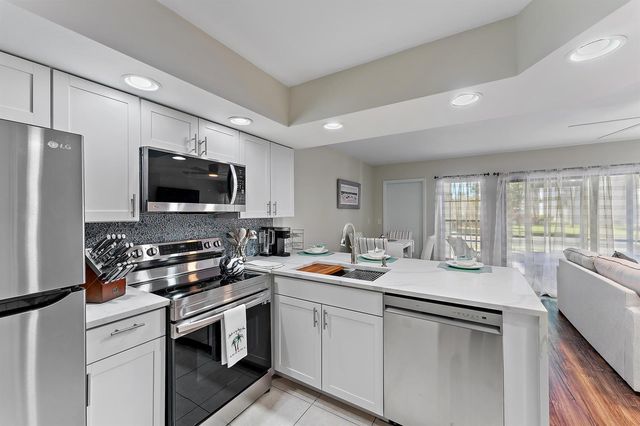 1605 S US Highway V6-104, Jupiter, FL 33477