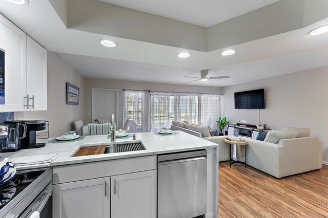 1605 S US Highway V6-104, Jupiter, FL 33477
