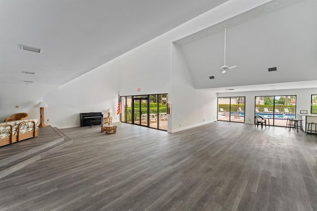 1605 S US Highway V6-104, Jupiter, FL 33477