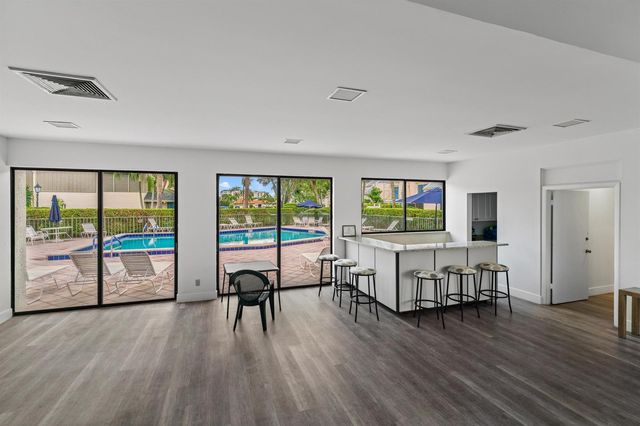 1605 S US Highway V6-104, Jupiter, FL 33477