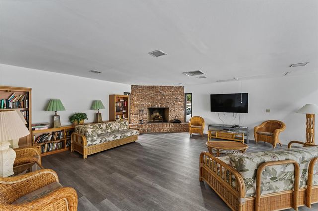 1605 S US Highway V6-104, Jupiter, FL 33477