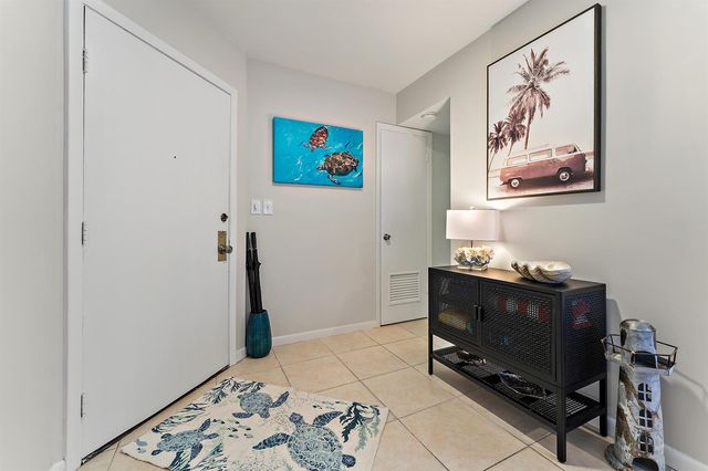 1605 S US Highway V6-104, Jupiter, FL 33477