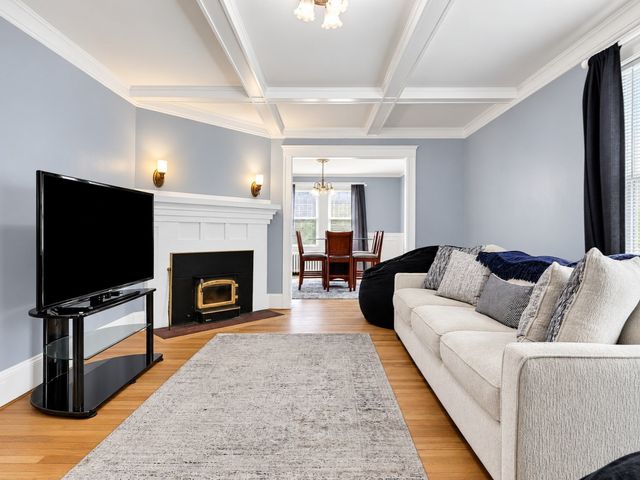 48 Hawthorn Rd, Milton, MA 02186