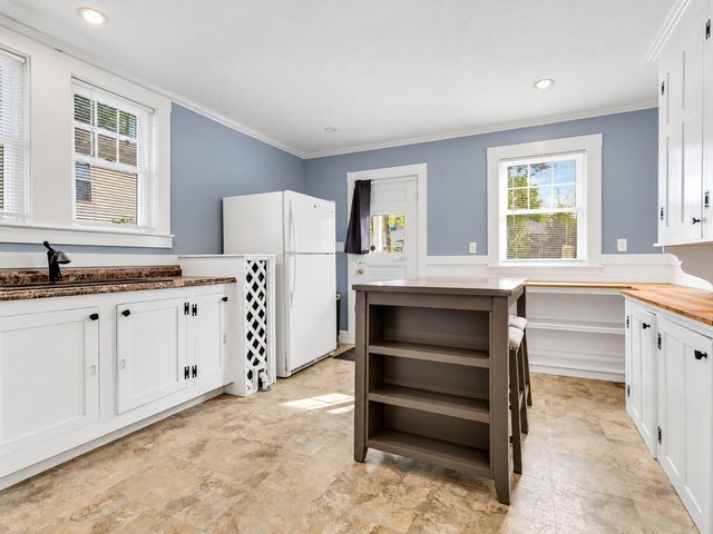 48 Hawthorn Rd, Milton, MA 02186