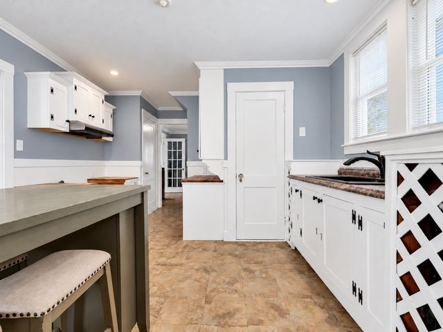 48 Hawthorn Rd, Milton, MA 02186