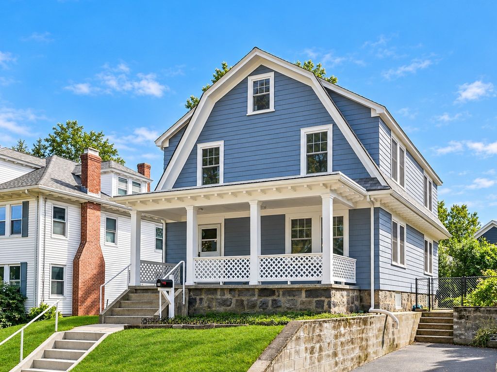 48 Hawthorn Rd, Milton, MA 02186