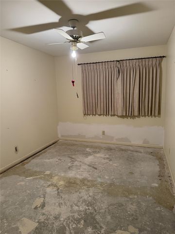 1532 Sunny Acres, Winnie, TX 77665