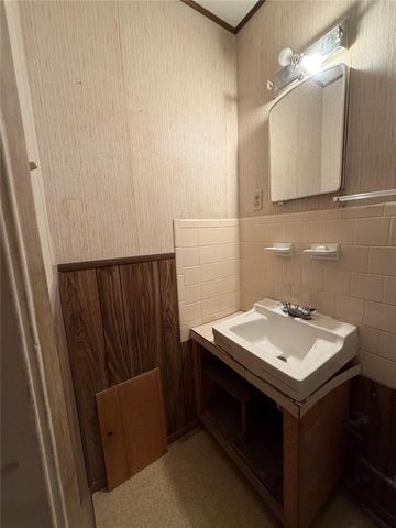 1532 Sunny Acres, Winnie, TX 77665