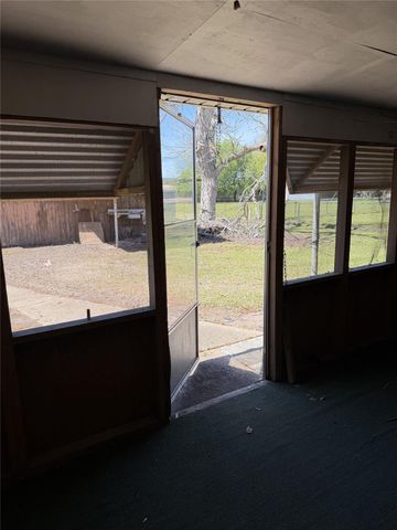 1532 Sunny Acres, Winnie, TX 77665