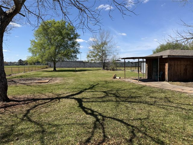 1532 Sunny Acres, Winnie, TX 77665
